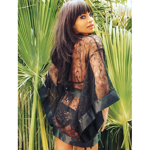 BLack Lace Kimono: 100% Silk satin& Chantilly lace - Picture 5 of 8